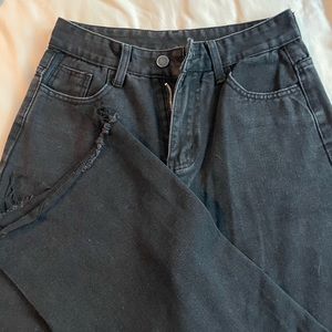 Black distressed pants